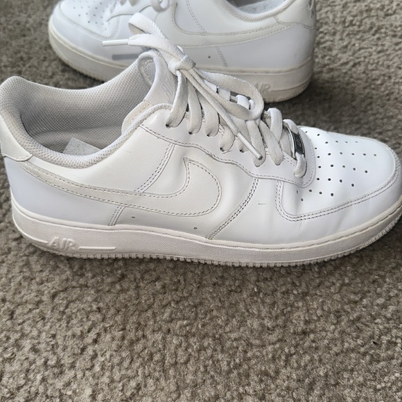 Nike AF1 Classic White Men's Sneakers - Picture 7 of 11